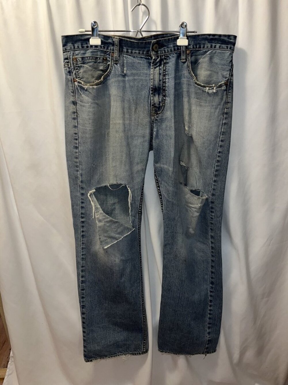 AMERICAN EAGLE MENS JEANS 36X34 STRAIGHT LEG Distressed Grunge Torn Frayed